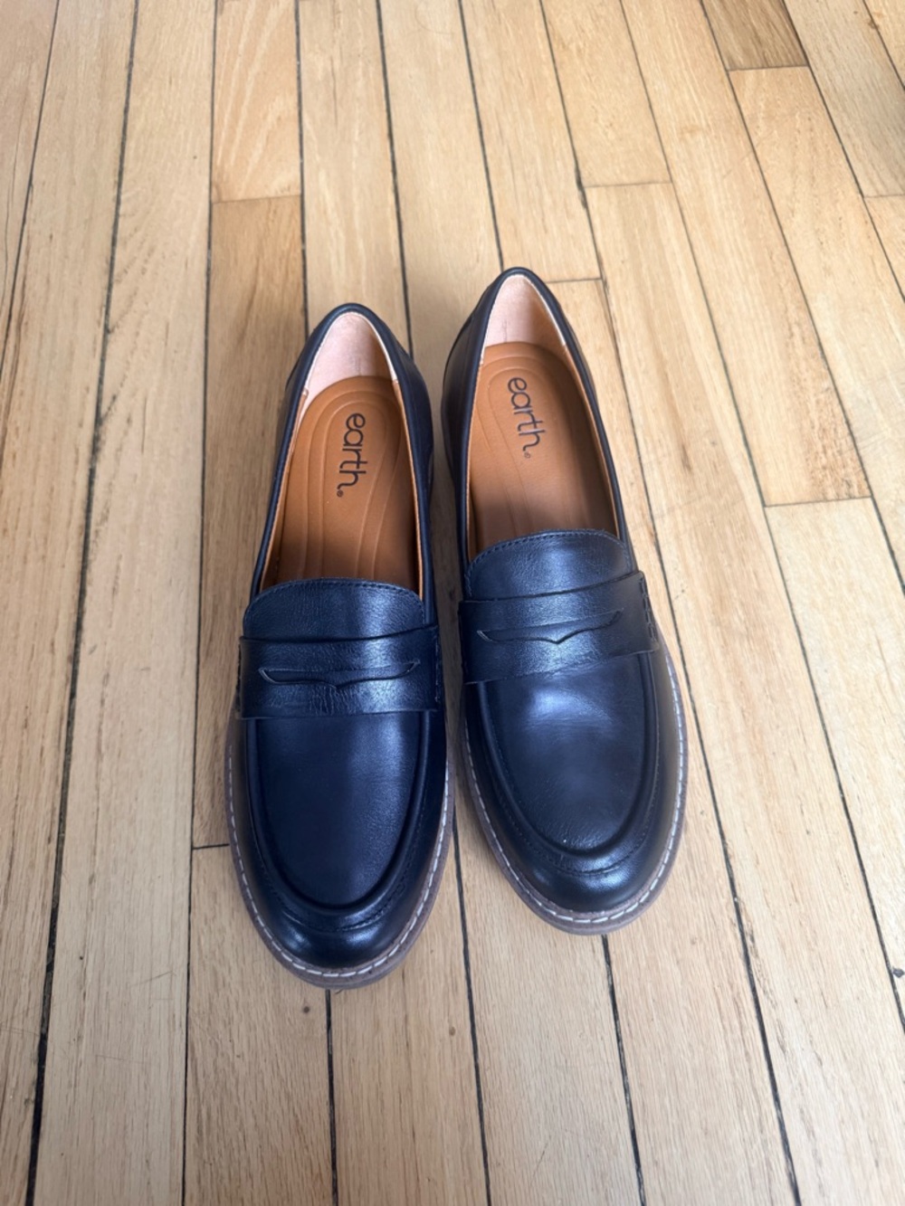 NEW Earth Classic Black Penny Loafers for Women - Picture 2 of 7